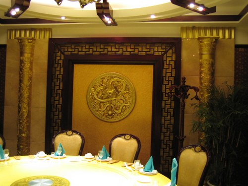 艺鹏案例-山东鱼翅皇宫大酒店老榆木桌椅