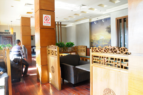 艺鹏案例-上海两岸咖啡店老榆木家具